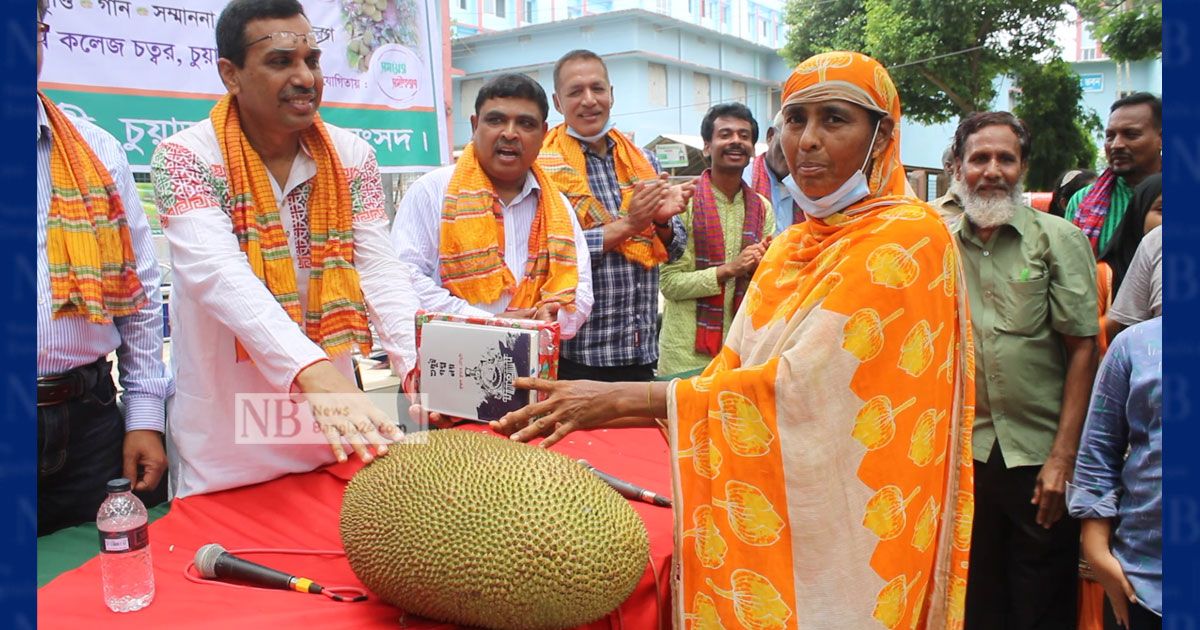 ২ মিনিটে ৫৯ কোয়া খেয়ে জিতলেন আস্ত কাঁঠাল