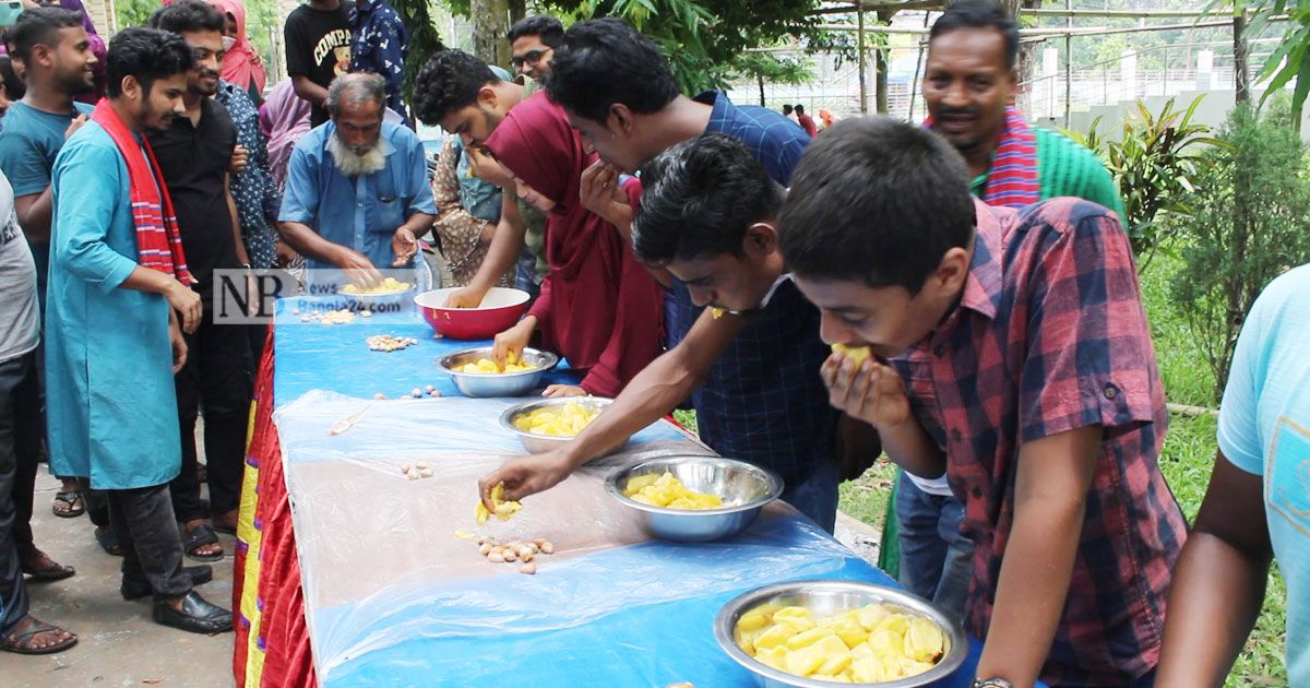 ২-মিনিটে-৫৯-কোয়া-খেয়ে-জিতলেন-আস্ত-কাঁঠাল