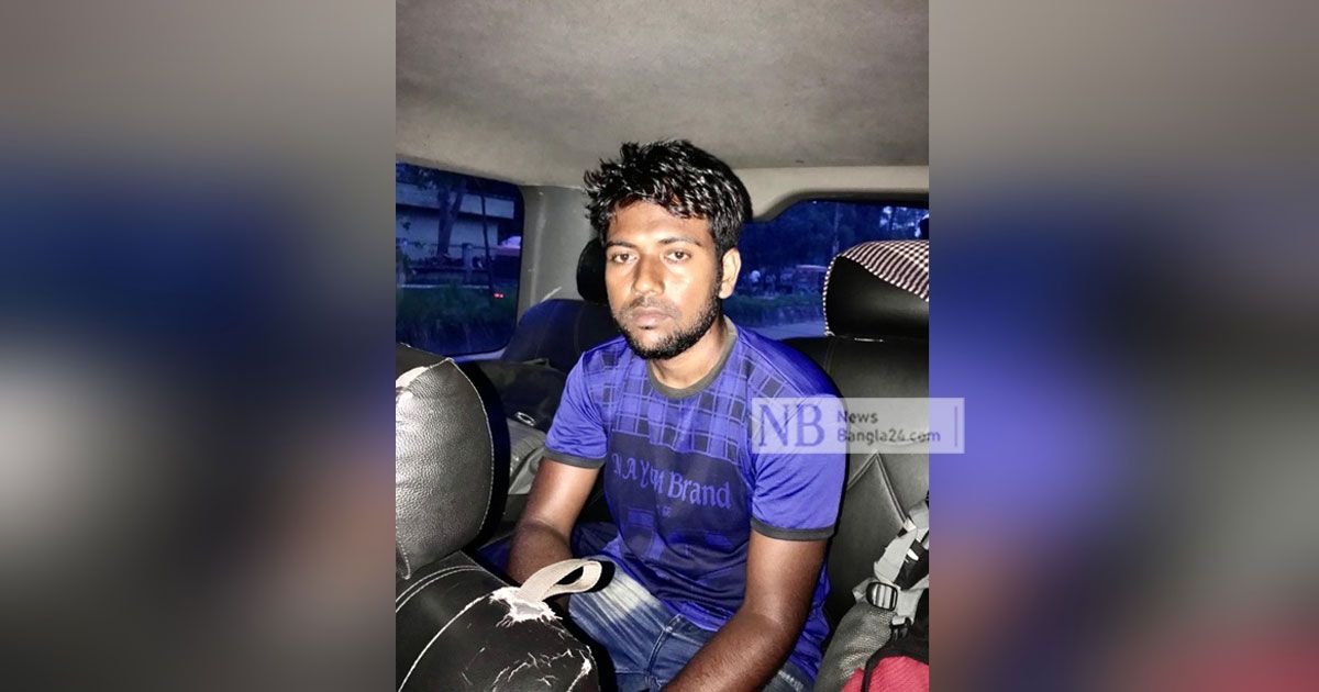 অধ্যক্ষকে জুতার মালা পরানো রনি হারাচ্ছেন ছাত্রত্ব