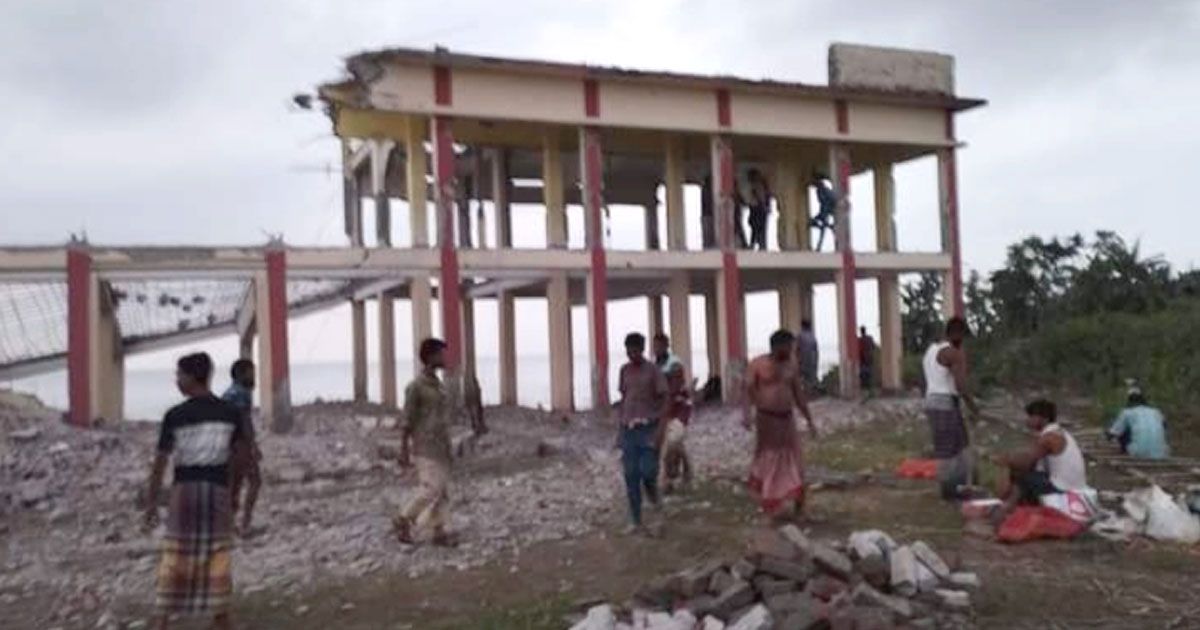 The-school-building-collapsed-in-the-Jamuna