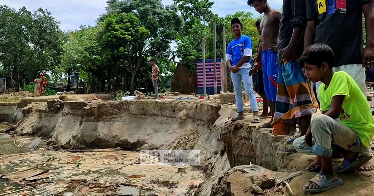 মেঘনার-ভাঙনে-বিলীন-২৫-ঘর-বাড়ি