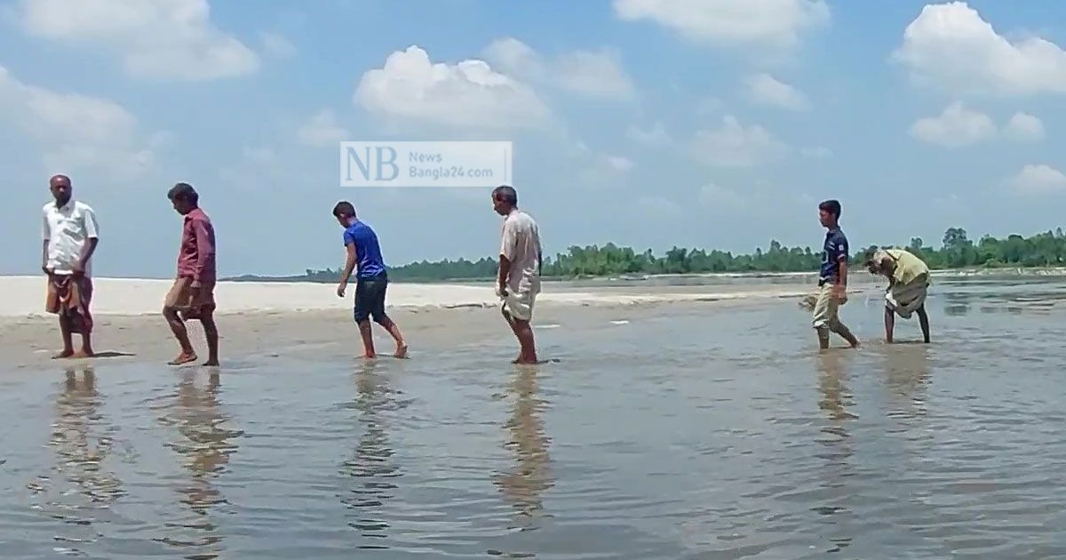 ‘বাঁধ ভাঙায়’ আটকে পড়েছে মাঝিয়ালী চরের ১৭০ পরিবার
