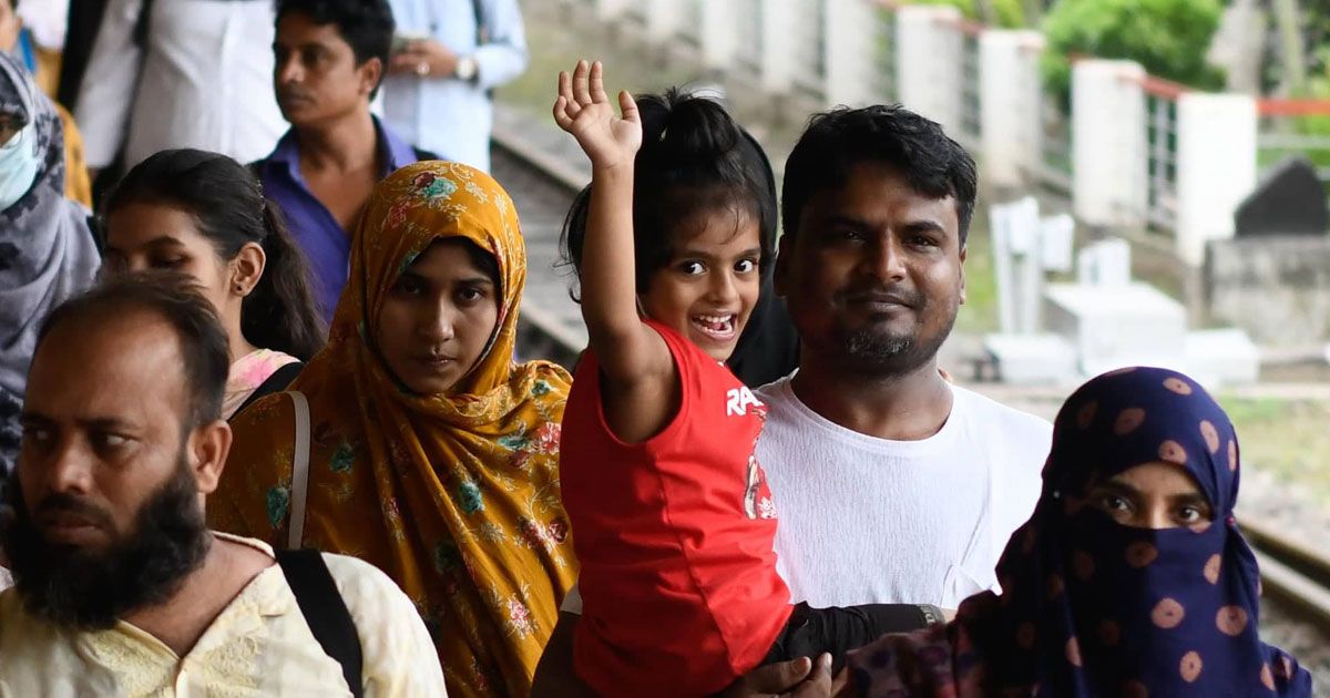 বৃষ্টিতে স্বস্তির ট্রেনযাত্রা