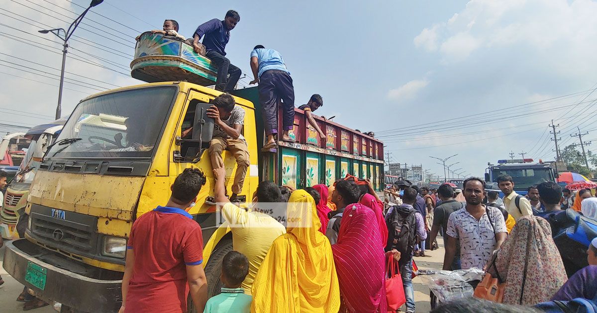 ট্রাকেই-বাড়তি-ভাড়ায়-শ্রমিকদের-ঈদযাত্রা