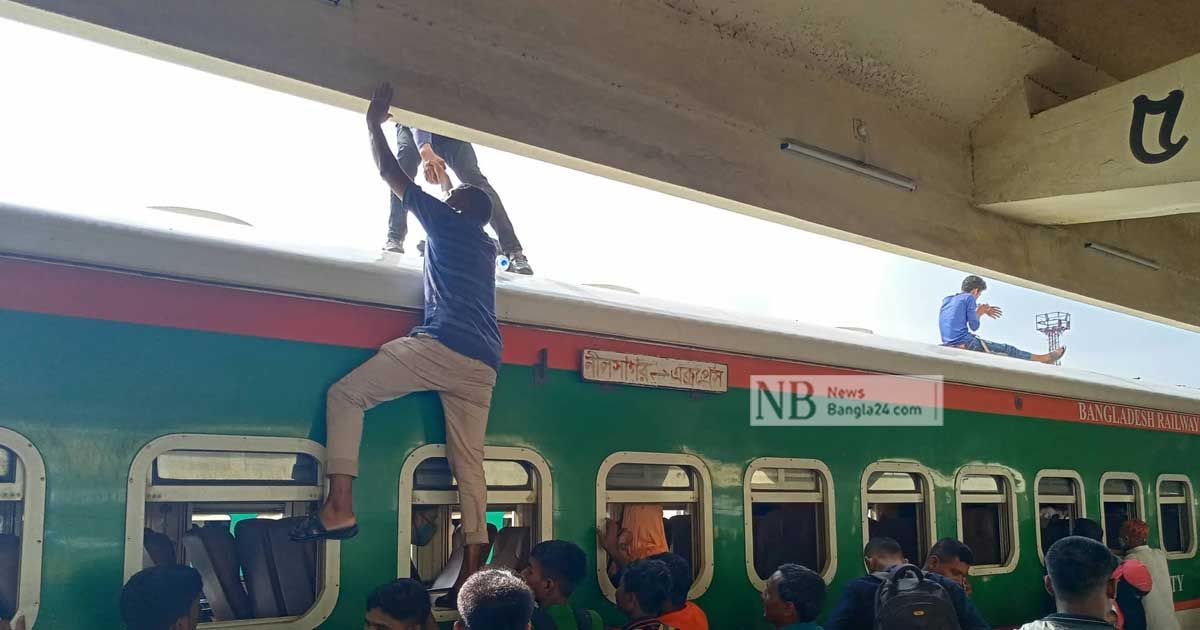 টিকিট না পেয়ে ছাদে