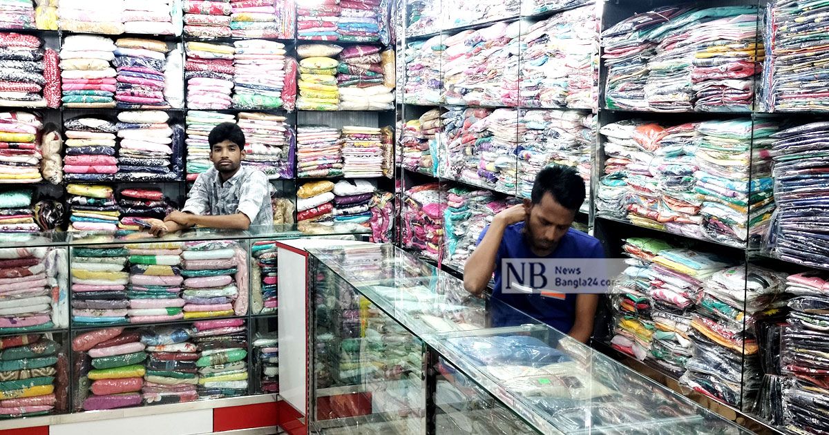 সাজানো-আছে-পোশাকের-পসরা-নেই-কেনাবেচা