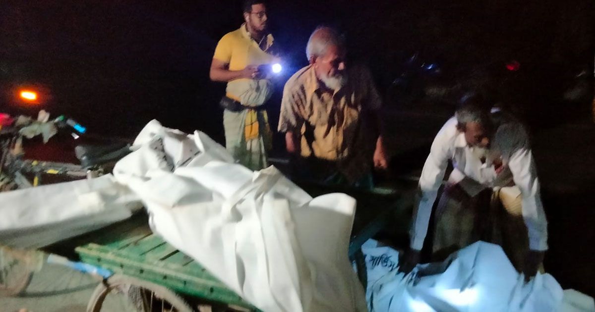 ভ্যানে বাসের ধাক্কা, দুই ভাইসহ নিহত ৪