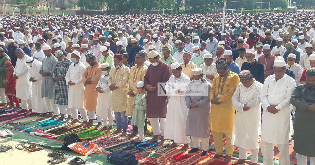 গোর-এ শহীদে ৩ লাখ মুসল্লির প্রার্থনা