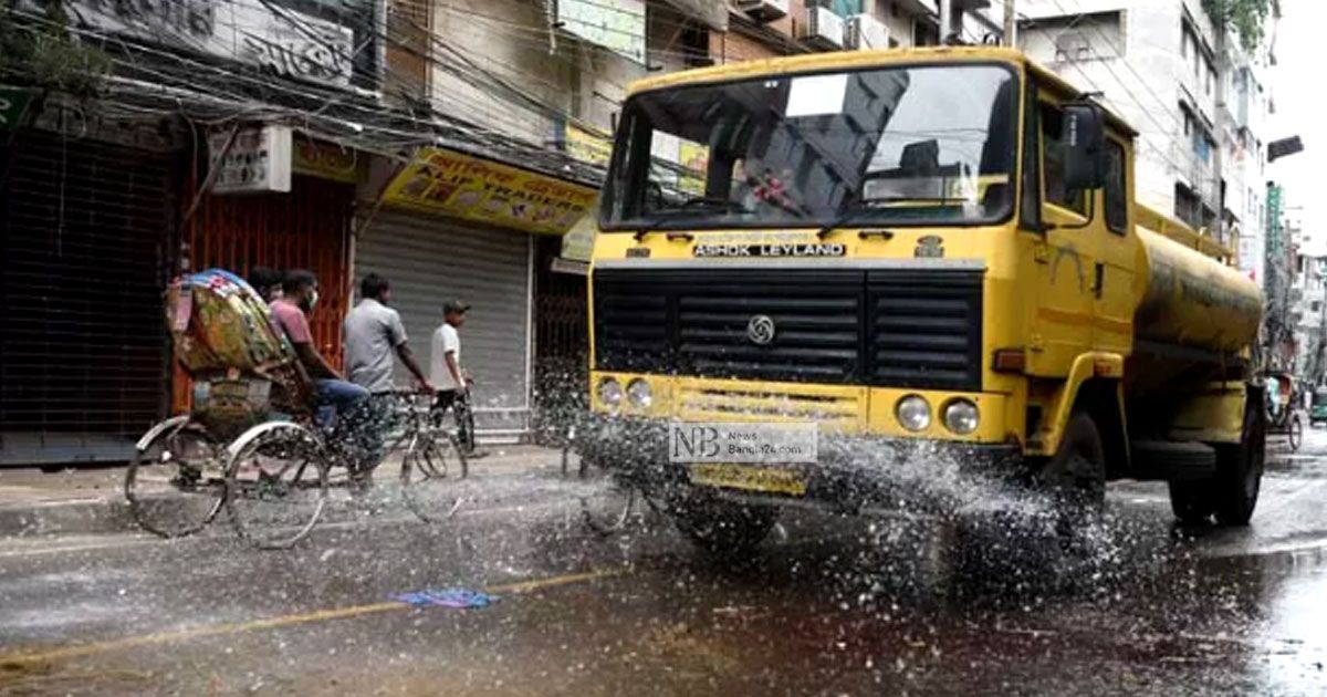 কোরবানির বর্জ্য অপসারণে মাঠে দুই সিটির কর্মীরা