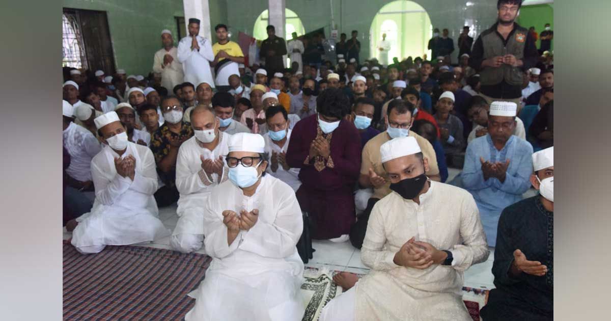 জাকের পার্টির ঈদ জামাতে সুখ, সমৃদ্ধি কামনা