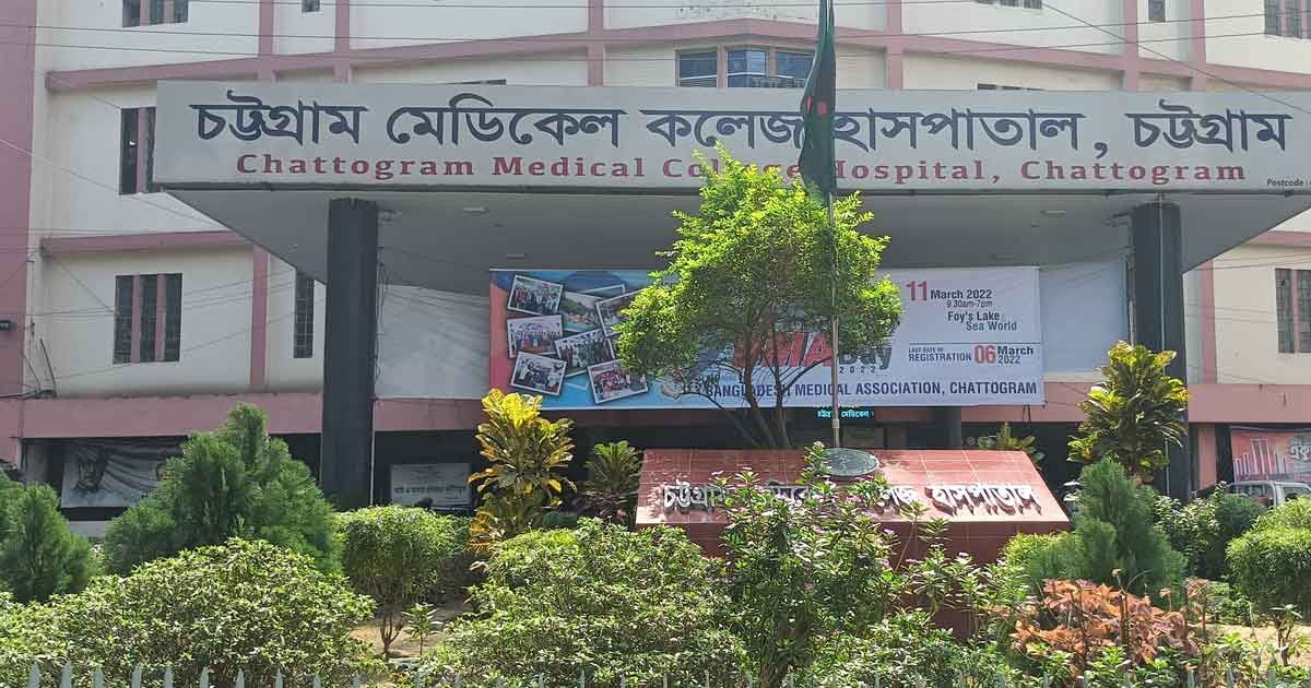 ছুরিকাঘাতে যুবক খুন, বাবা-ছেলে আটক