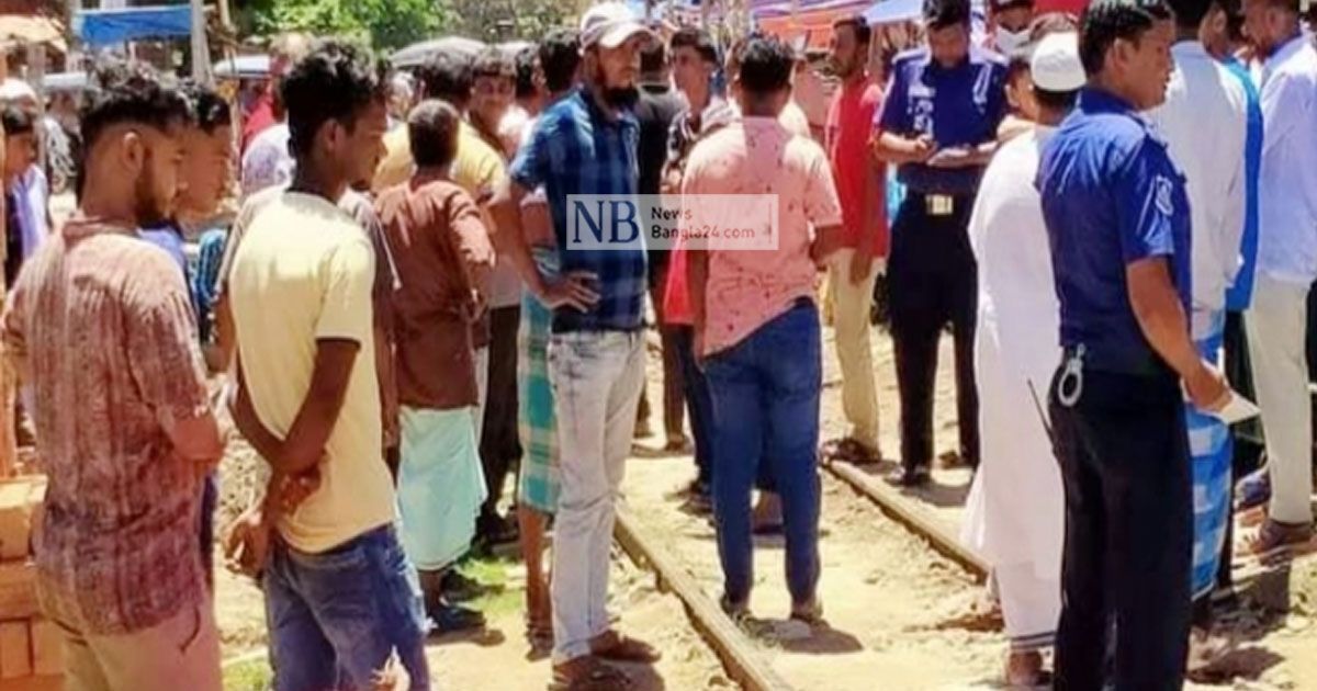 চলন্ত ট্রেনের ছাদ থেকে পড়ে মৃত্যু