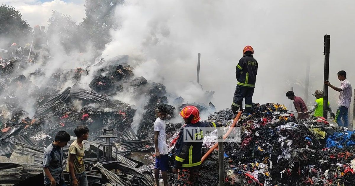 ২-ঘণ্টায়-নিয়ন্ত্রণে-কোনাবাড়ীর-ঝুটের-গুদামের-আগুন