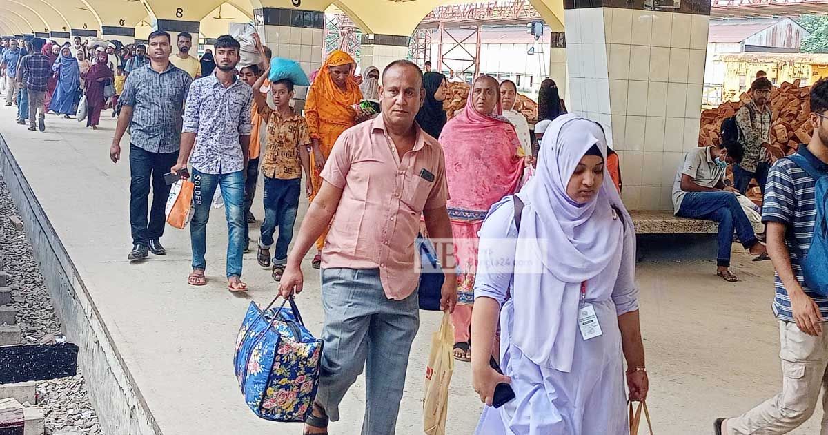 কর্মজীবীদের চাপ কমলাপুরে