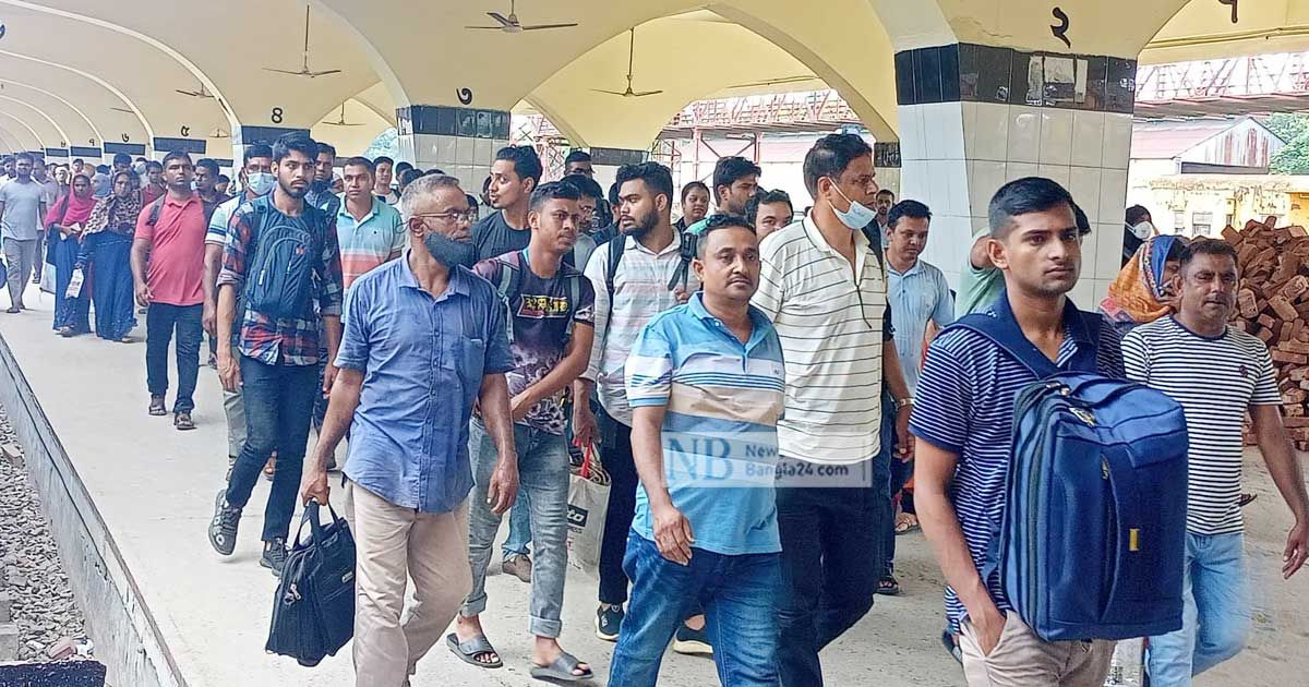 কর্মজীবীদের চাপ কমলাপুরে