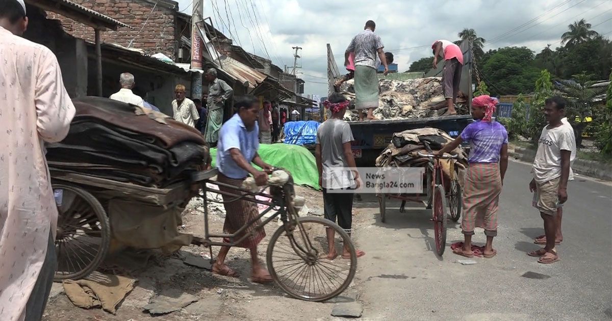 বিভিন্ন জেলা থেকে নাটোরে লবণ মাখানো চামড়া আসছে