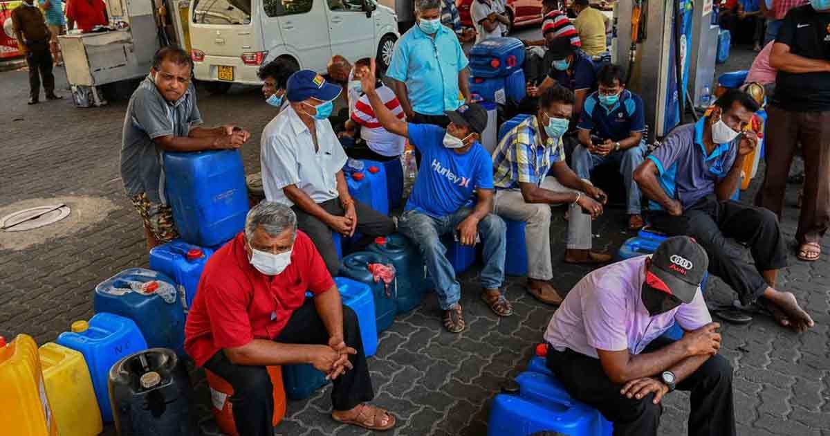 শ্রীলঙ্কায় জ্বালানি কিনতে লাগবে ‘ফুয়েল পাস’ 