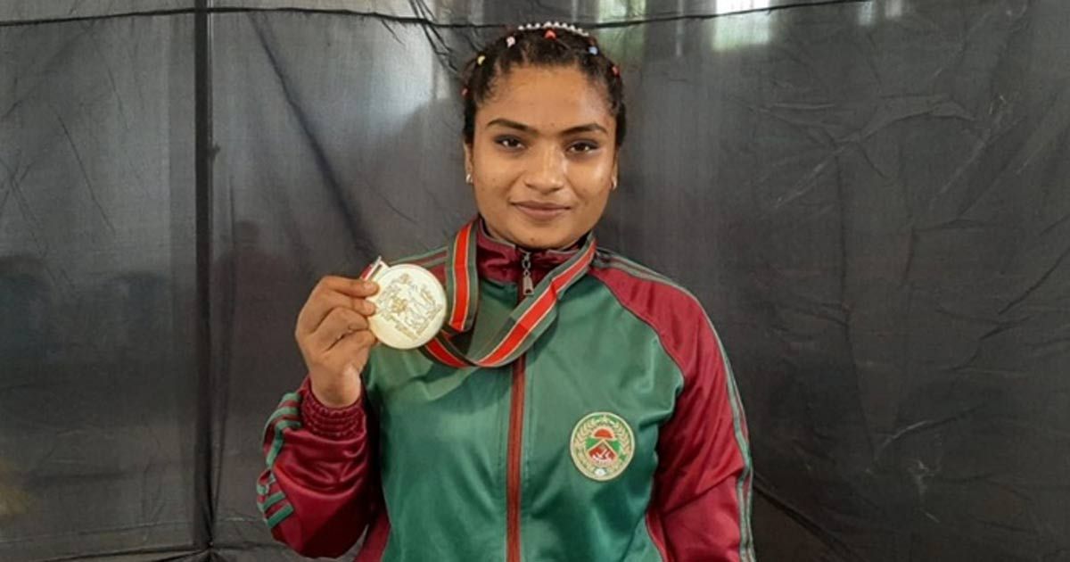 কমনওয়েলথ গেমসে মাবিয়ার হাতে বাংলাদেশের পতাকা
