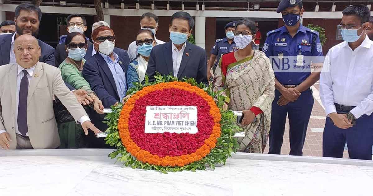 বঙ্গবন্ধুর সমাধিতে ভিয়েতনামের রাষ্ট্রদূতের শ্রদ্ধা