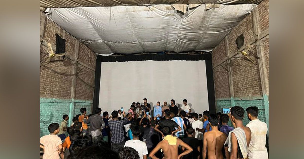 মন্তব্যকারী ভেবেছেন চালের গুদাম, আসলে প্রেক্ষাগৃহ