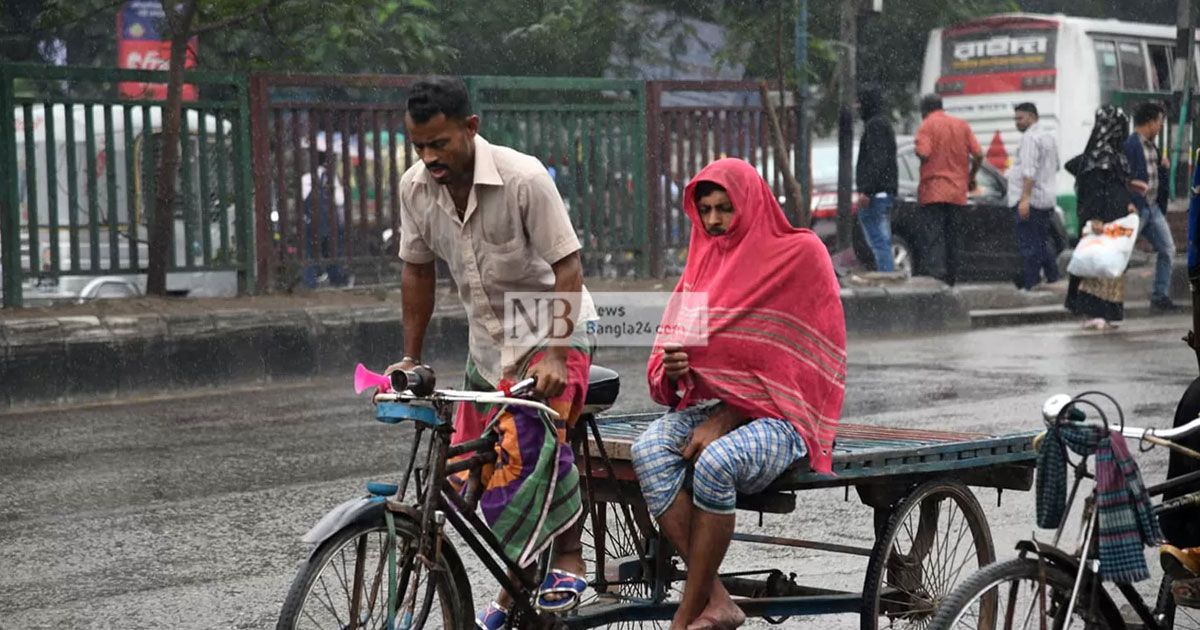 বৃষ্টিতে কমছে গরম