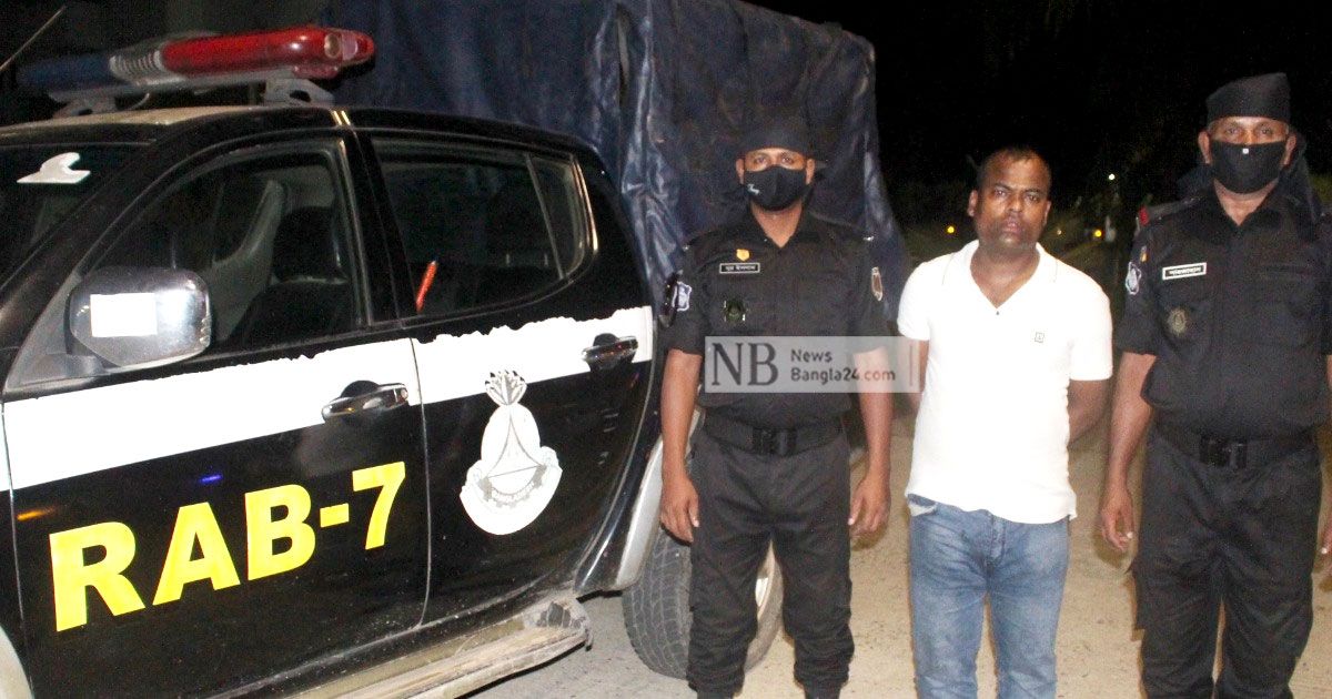রেলের টিকিট কালোবাজারি, আটক যুবক