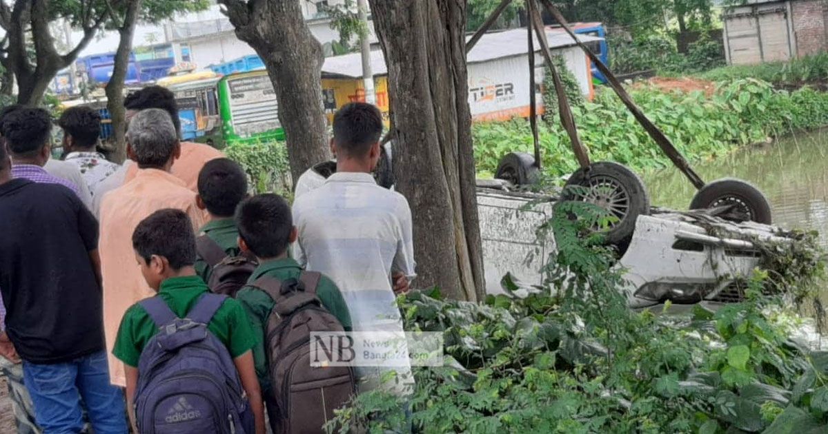 প্রাইভেট-কার-খাদে-দম্পতিসহ-নিহত-৩