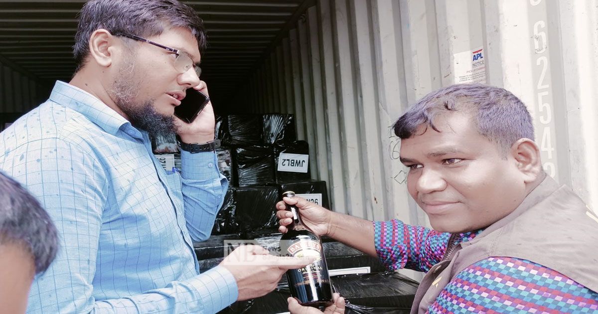 চট্টগ্রাম বন্দরে আরও এক কনটেইনার মদ জব্দ 