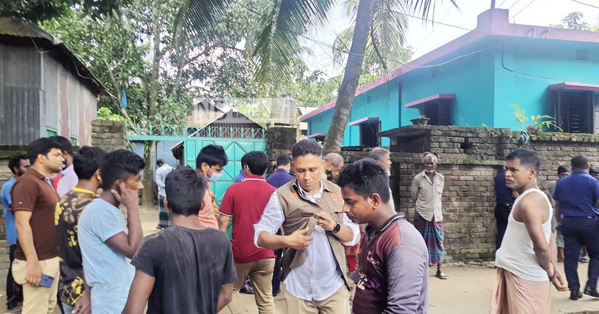 বাবার-মরদেহের-পাশে-কাঁদছিল-শিশু-স্ত্রী-উধাও