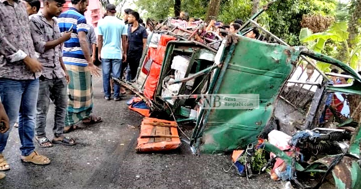 বাসচাপায়-ইজিবাইকের-৪-যাত্রী-নিহত