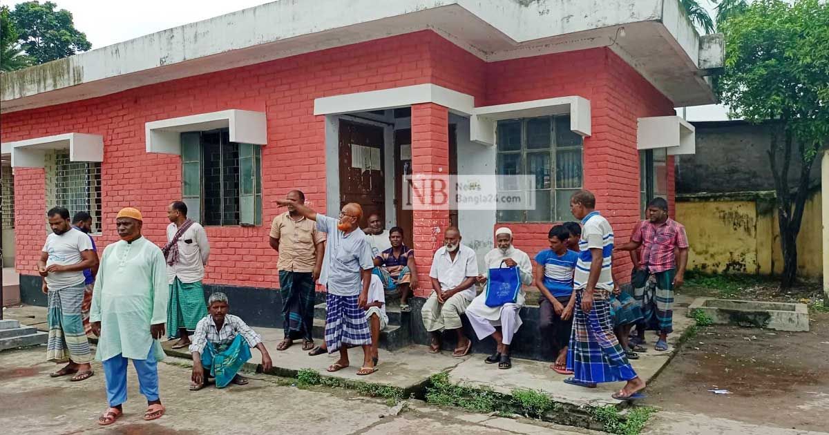 শ্রমিকদের কর্মবিরতিতে ৫ দিন ধরে অচল খাদ্যগুদাম