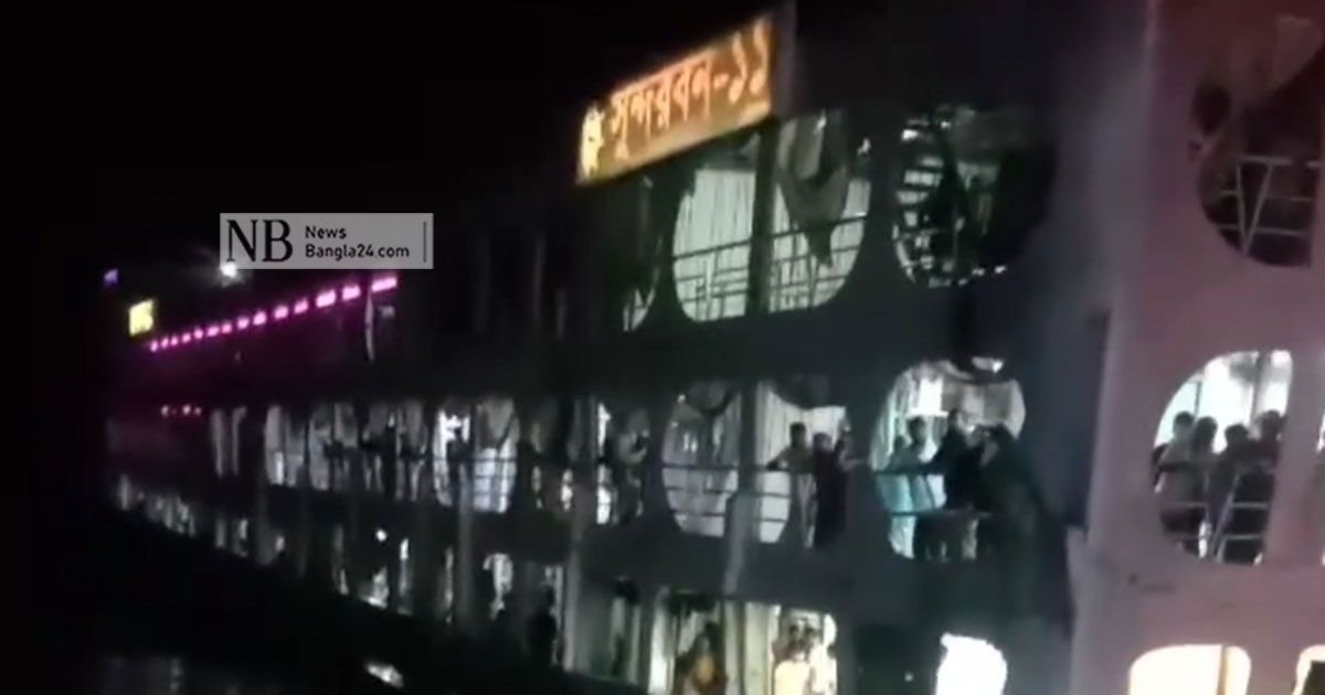 চরে আটকে যাওয়া যাত্রীদের গন্তব্যে পৌঁছে দিল অন্য একটি লঞ্চ 