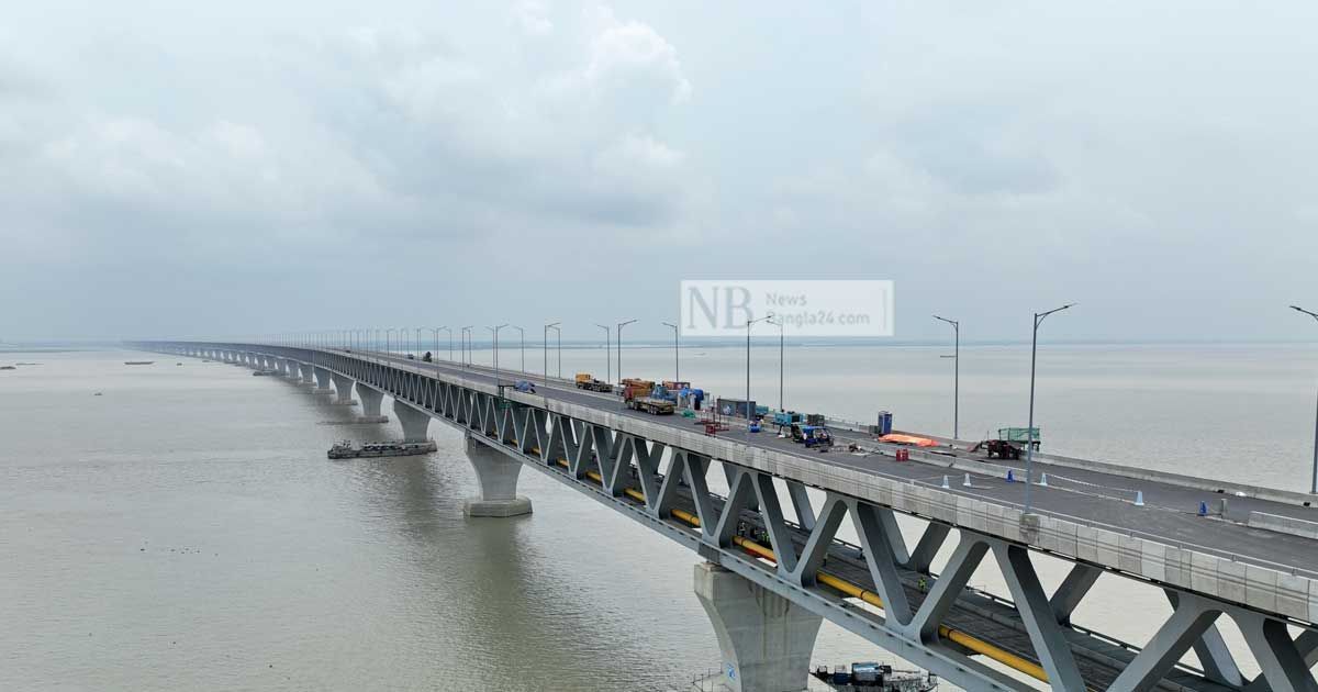 পদ্মা সেতুতে ট্রেন: দুই প্রান্তে দিন-রাত কাজ চলছে 