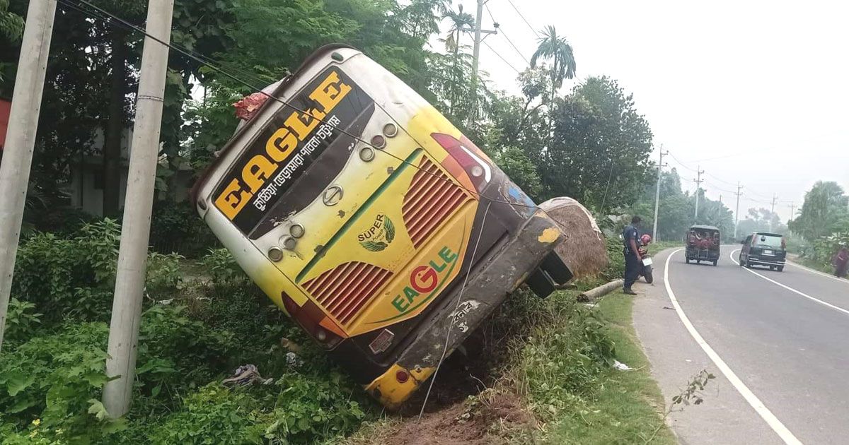 বাসের-যাত্রীদের-ভিডিও-ধারণ-উঠে-গেল-কেন