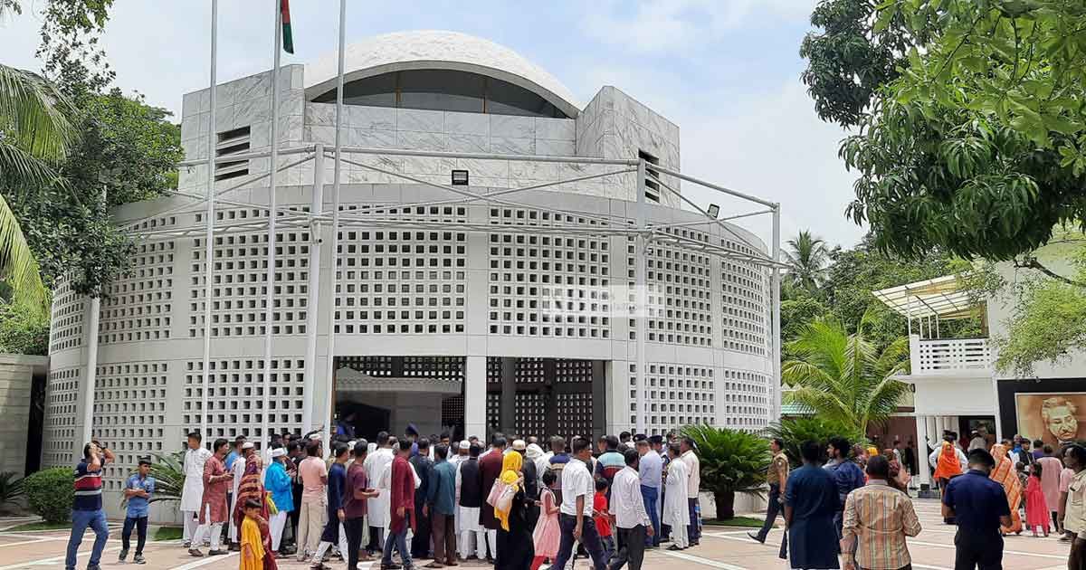 টুঙ্গিপাড়ায় জাতির পিতার সমাধিতে ৩ দিন প্রবেশে বারণ