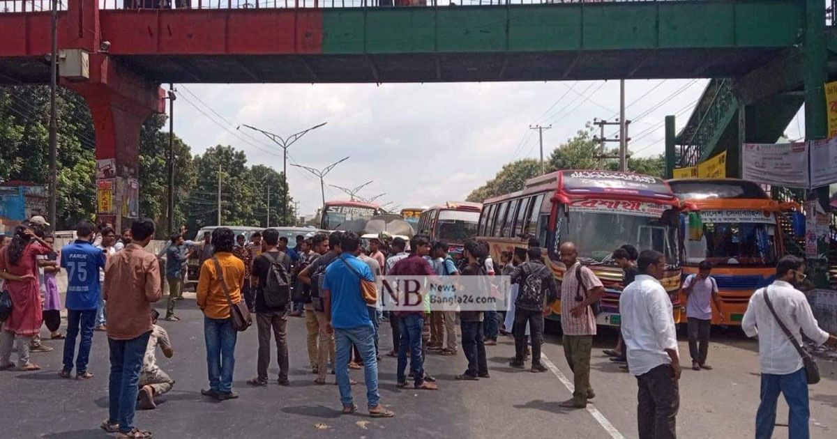 জ্বালানি তেলের দাম বাড়ানোর প্রতিবাদ মহাসড়কে 