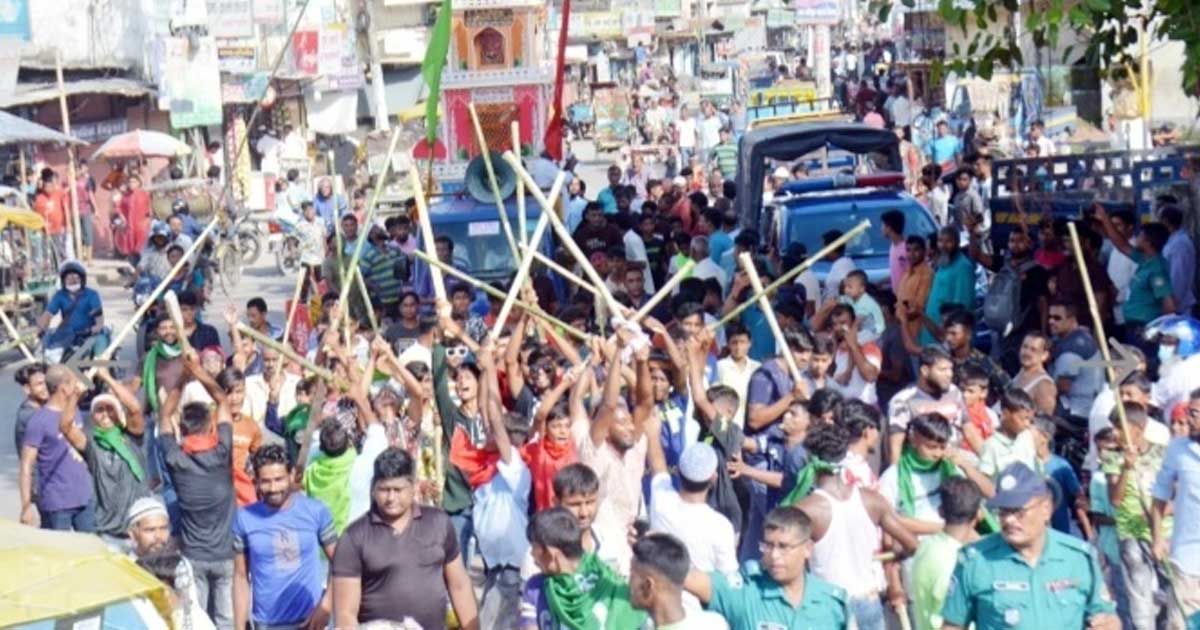 তাজিয়া মিছিলে লাঠিসোঁটা