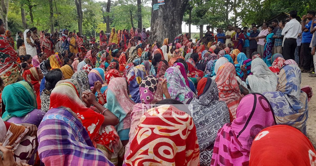 বেতন ১২০ টাকা থেকে বাড়েনি, কর্মবিরতিতে চা শ্রমিকরা 