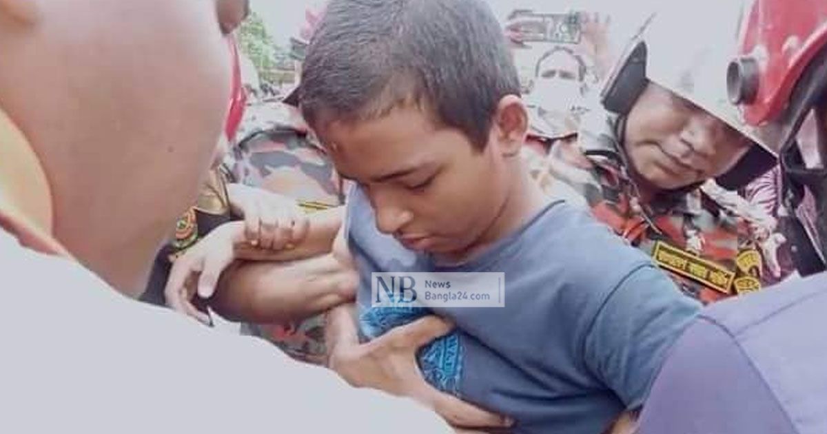 টাওয়ারে আটকা পড়া কিশোর ৪ ঘণ্টা পর উদ্ধার