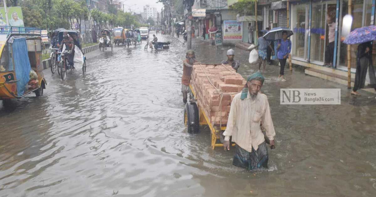 সাগর উত্তাল, দক্ষিণে ২৩ নদী বিপৎসীমার ওপর