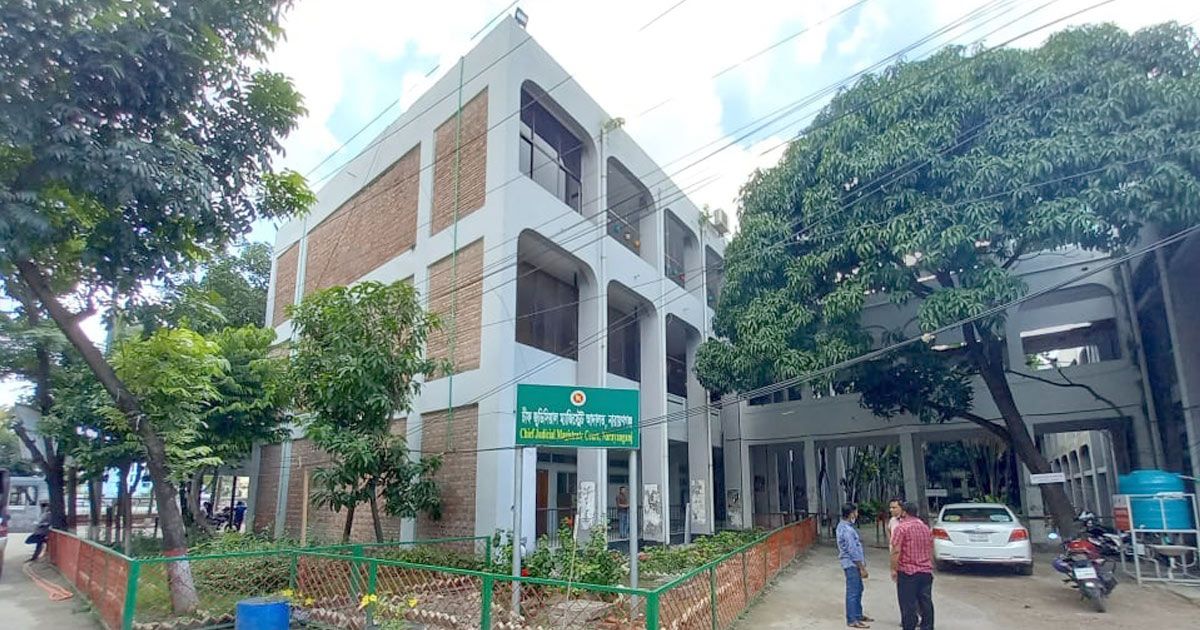 আদালতে মিথ্যা বলে ফেঁসে গেলেন ২ জন