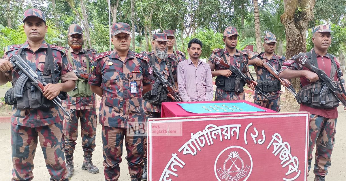 শরীরে-লুকিয়ে-পাচার-হচ্ছিল-২-কেজি-স্বর্ণ