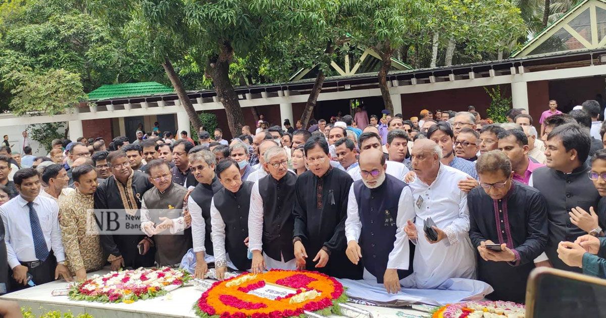 বঙ্গবন্ধুর সমাধিতে আইনজীবীদের শ্রদ্ধা