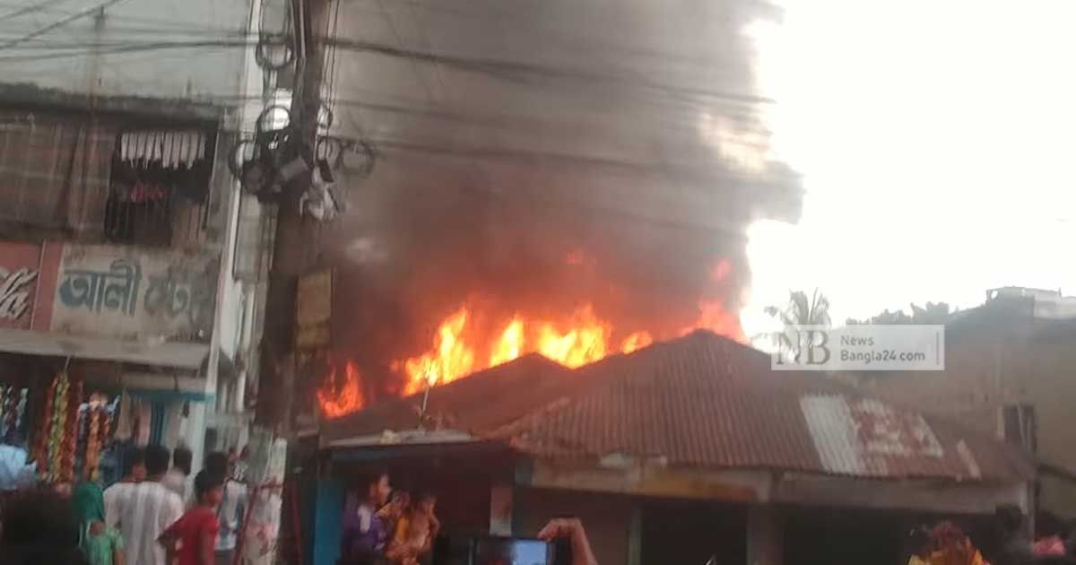 হালিশহরে-কলোনিতে-আগুন-নিয়ন্ত্রণে-কাজ-করছে-৭-ইউনিট