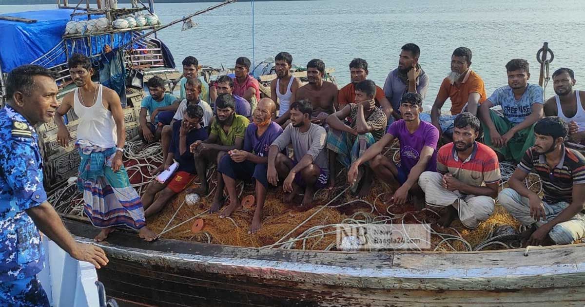 সাগরে-বিকল-২-ট্রলারের-৪৪-জেলেকে-উদ্ধার-