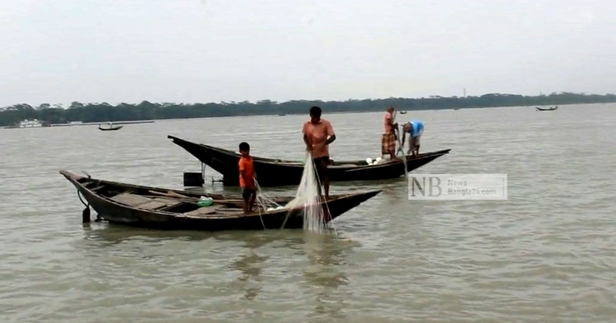 সাগরে এখনও নিখোঁজ দুই ট্রলার