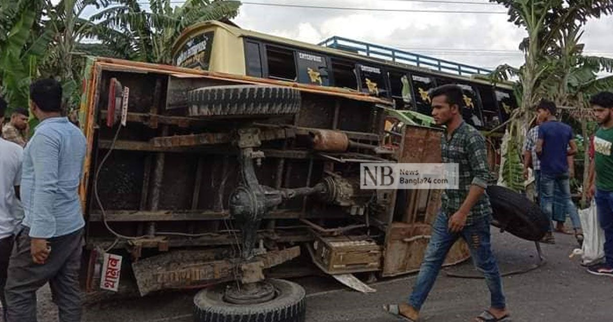 বাস-ট্রলির-সংঘর্ষে-প্রাণ-হারালেন-চালকসহ-তিনজন