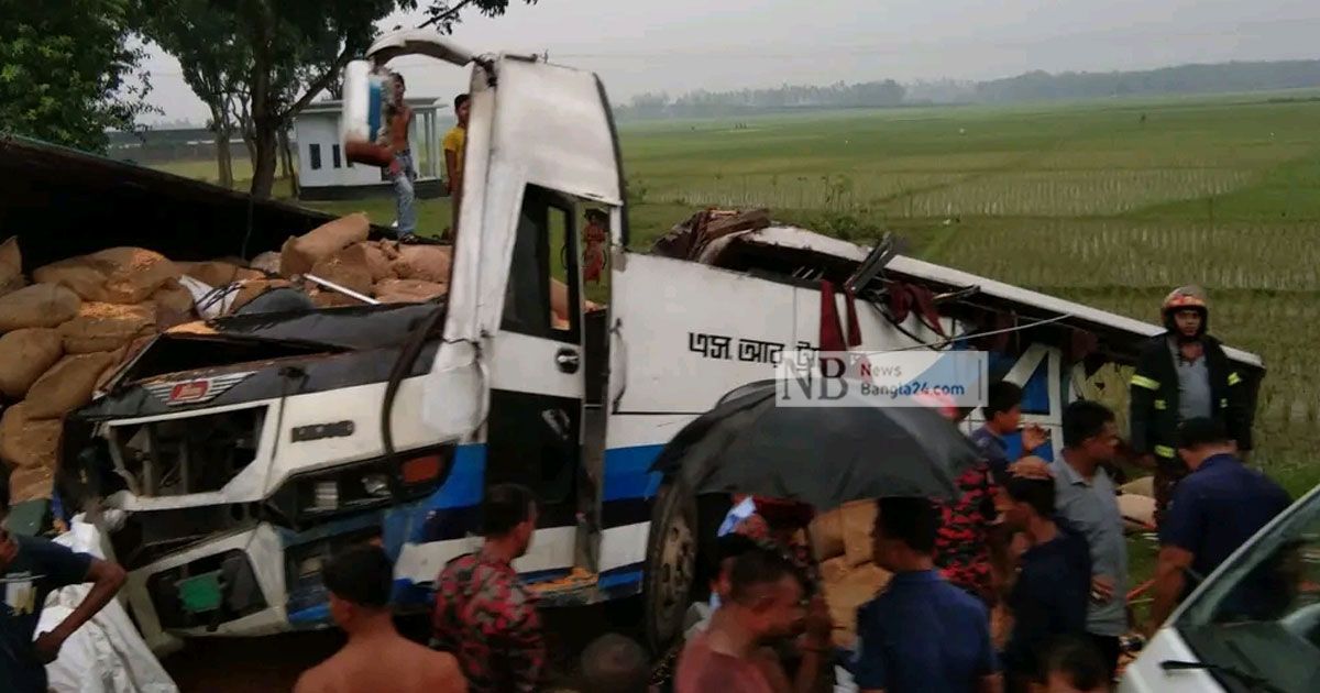 ট্রাকের সঙ্গে সংঘর্ষে বাসচালক-যাত্রী নিহত