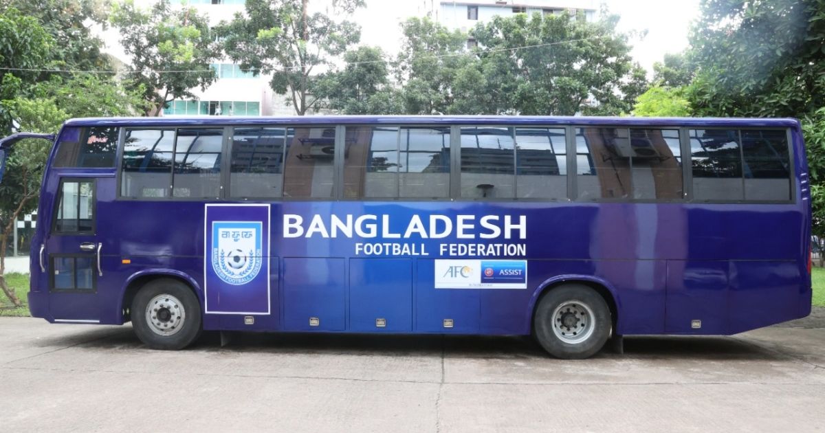 ইউয়েফার-কাছ-থেকে-বাস-উপহার-পেল-বাফুফে