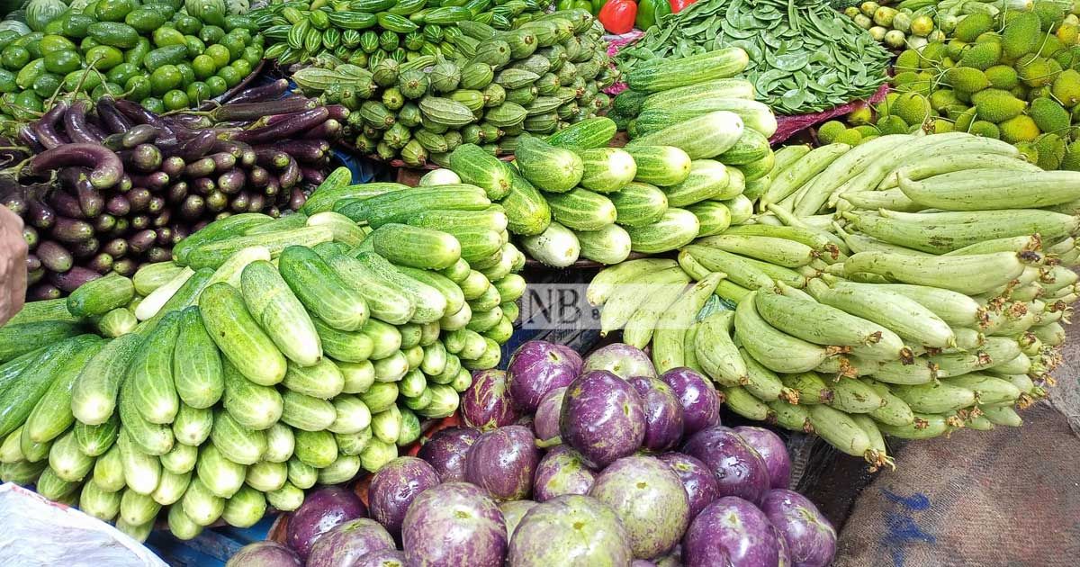 ঝাঁজ কমল কাঁচা মরিচের, কমল সবজির দামও